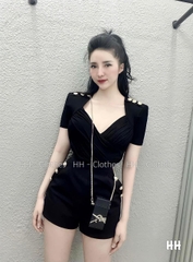 Áo khuy đệm vai