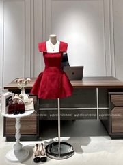 Đầm đỏ xòe tay tiên