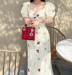 Đầm kem thêu hoa rút ngực