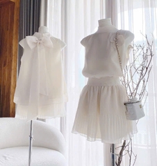 Set voan nude cổ lọ chân váy dập li