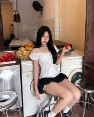 Set áo trắng rớt vai short đen bí