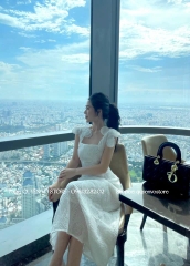 Đầm ren nổi hoa trắng