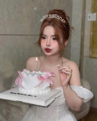 Đầm trắng cúp ngực có mút nút bọc