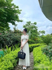 Đầm midi trắng sát nách nơ xoắn ngực trễ vai