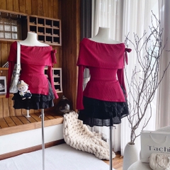 Set áo đỏ trễ vai chân váy đen tầng