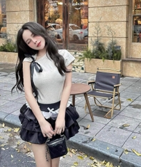 Set chân váy đen áo xám nơ