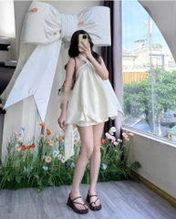 Đầm nude cổ yếm phồng bí