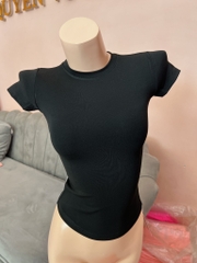 Áo thun ôm cổ tròn