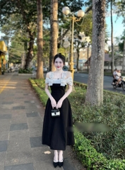 Đầm trễ vai nơ đá