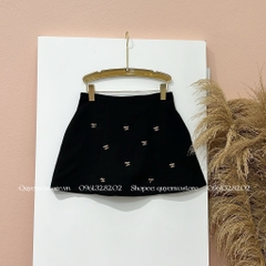 Chân váy chữ A đính Chanel