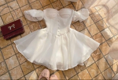 Đầm trắng cúp ngực có mút nút bọc