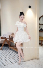 Đầm ren lệch vai đính hoa
