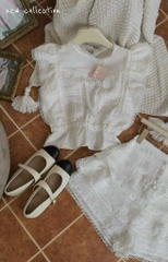 Set áo xô trắng bo eo x chân váy tầng