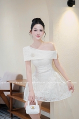 Đầm ren lệch vai đính hoa