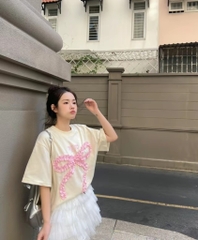 Áo thun nơ thêu nổi