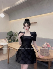 Đầm cổ vuông đính hoa ô