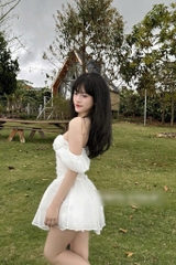 Đầm trắng cúp ngực có mút nút bọc