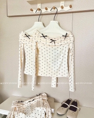 Áo chấm bi phối nơ