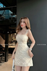 Đầm ren hoa ô vuông - M