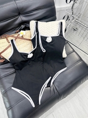 Set bikini đen nhún ngực kèm hoa