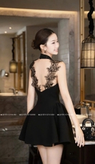 Đầm yếm phối ren lưng - Đen