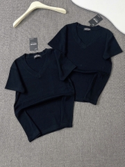 Áo thun cổ tim trơn - Form vừa