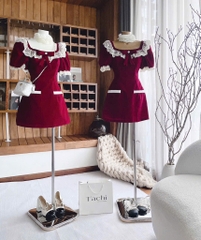 Đầm đỏ nhung cổ vuông viền ren