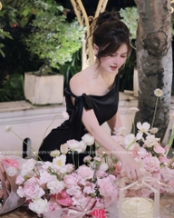 Đầm lụa lệch vai buộc nơ dài - Đen