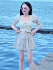 Set crop trắng nút bọc x quần short