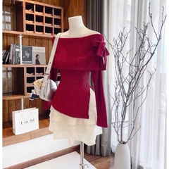 Set áo đỏ gân lệch vai chân váy kem
