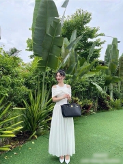 Đầm midi trắng sát nách nơ xoắn ngực trễ vai