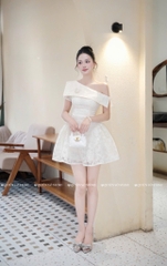 Đầm ren lệch vai đính hoa