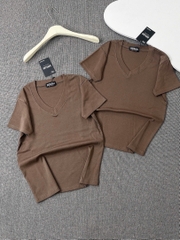 Áo thun cổ tim trơn - Form vừa