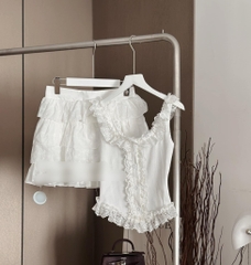 Set áo trắng viền ren sát nách chân váy tầng
