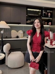Set áo đỏ cổ V bèo nhíu x chân váy bi đen