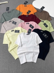 Áo thun cổ tim trơn - Form vừa