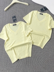 Áo thun cổ tim trơn - Form vừa