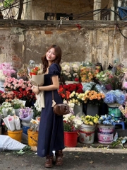 Đầm midi xanh navy cổ vuông