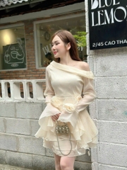 Đầm đỏ lệch vai tay dài tag hoa eo bèo - Kem