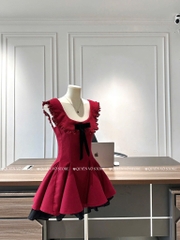 Đầm đỏ cổ sen nơ đen