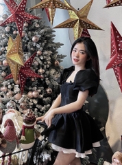 Đầm đen cổ vuông đính nơ