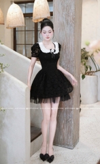 Đầm ren cổ vuông tag hoa - Đen