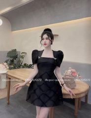Đầm cổ vuông đính hoa ô
