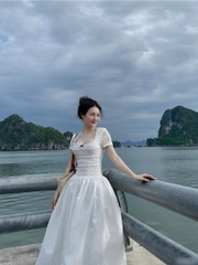 Đầm maxi cổ vuông trắng nơ đen