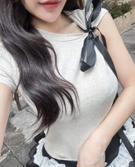 Set chân váy đen áo xám nơ