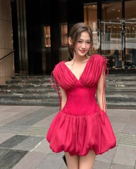 Đầm đỏ xòe phồng cổ V