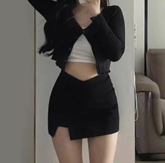 Chân váy ngắn chẻ v