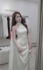 Đầm thiết kế lệch vai