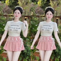 Set áo thun trắng chữ đen chân váy X hồng
