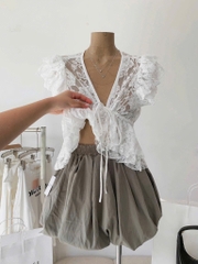 Set áo ren trắng nổi bèo chân váy nude bí